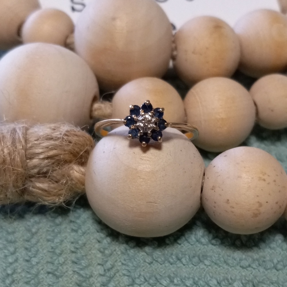 10K Sapphire ring with center diamond Floral Ring